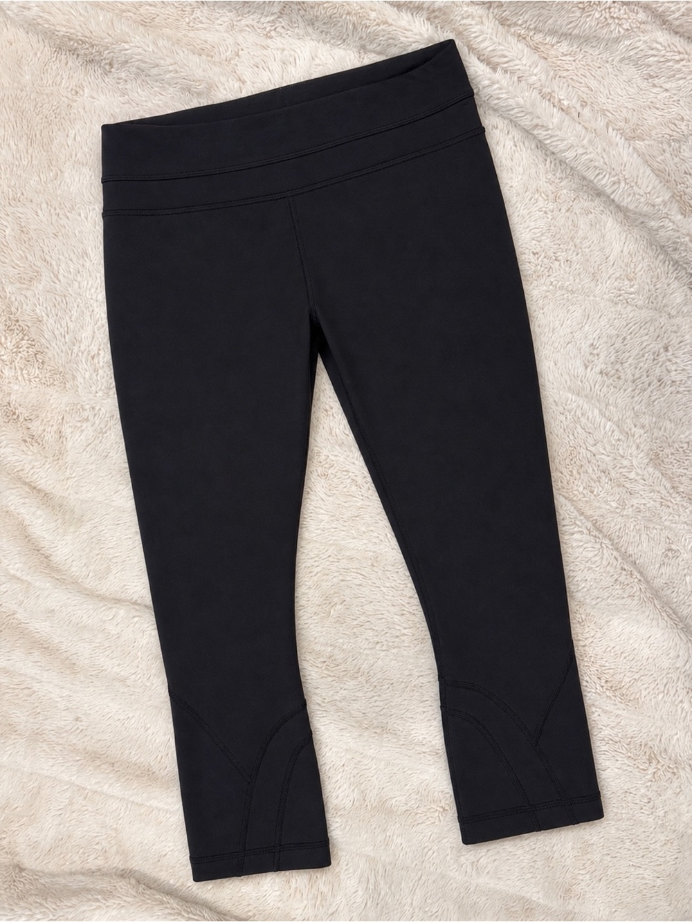 Lululemon Black Cropped Leggings Size 8 | Excellent Condition